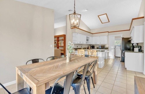 Sierra Vista House | NEW Mountain View 4 BDRM Home with Pool & Spa, right on a Golf Course