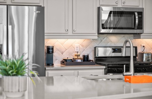 Aurora House | New! Near DEN Airport, Gaylord Event Center, Green Valley Ranch Golf Course