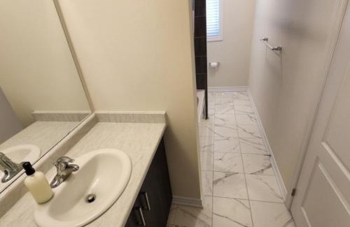 Thorold Villa | New Niagara Retreat - Entire Home, 15 min drive to Falls, Sleeps 9, 4BDR