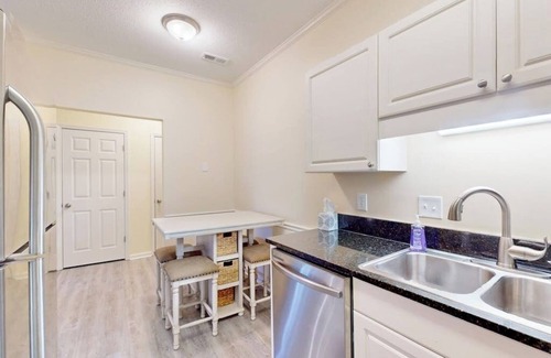Vaught Condo | NEW! Nice 2BR | Savannah Shores | Pool| Pickleball