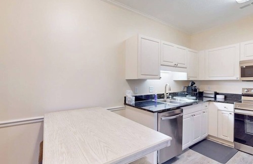 Vaught Condo | NEW! Nice 2BR | Savannah Shores | Pool| Pickleball