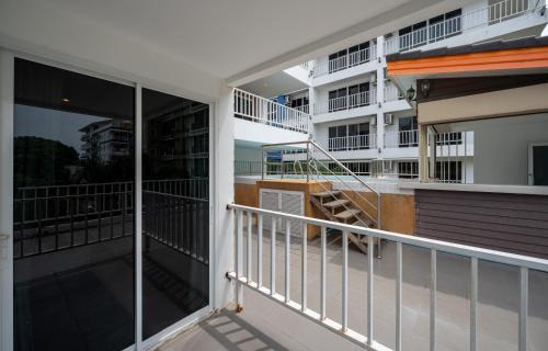 Pratumnak Hill Apartment | New Nordic Club 2 by Apartwell