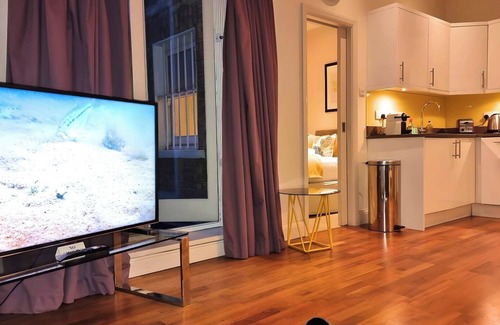 Notting Hill Condo | *NEW* Notting Hill - It's The One One One! (2)