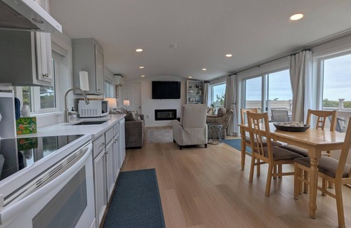 Grayland House | NEW - OCEANFRONT HOME - Views! Path to Beach! Dog Friendly! GREAT Outdoor Spaces