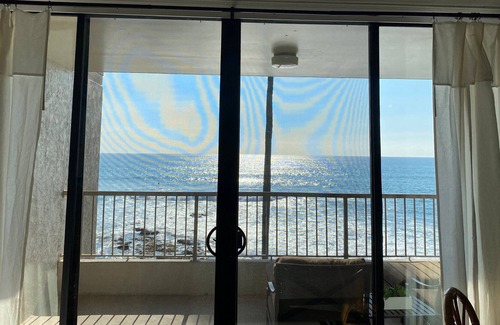 Historic Kailua Village Condo | New! Oceanfront 🐬 Kona Reef Condo A-25 🍍 Oceanfront Pool, Deck & Lounging 🐳