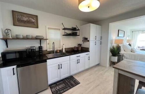 Waldport House | New! Oceanfront Romantic Retreat/Outdoor Jacuzzi