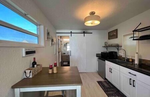 Waldport House | New! Oceanfront Romantic Retreat/Outdoor Jacuzzi