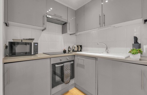 Hammersmith Broadway Apartment | New One Bed Apartment in Lena Garden Hammersmith