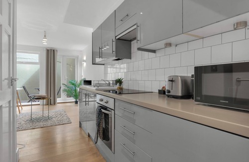 Hammersmith Broadway Apartment | New One Bed Apartment in Lena Garden Hammersmith