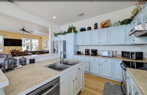 Kingsland House | NEW! OPEN WATER, POOL, OUTDOOR KITCHEN, KAYAKS