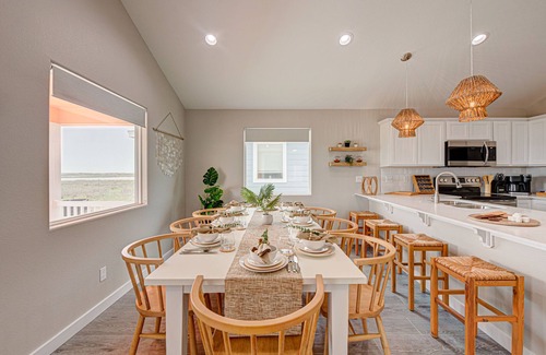 Port Aransas House | NEW Orange Crush Private Pool 3 King beds+bunk