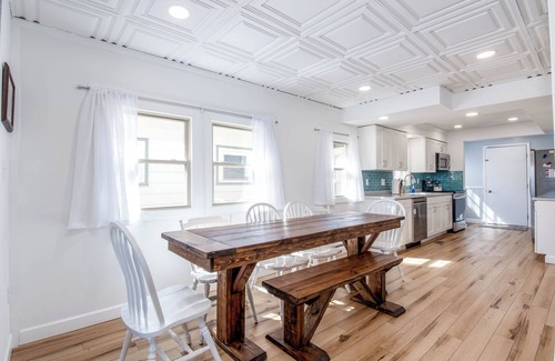 Saint Johns House | NEW! Orchard Inn - WATERFRONT 4BR/2BA - Walk 2 Beach/Park/Rentals/Playground