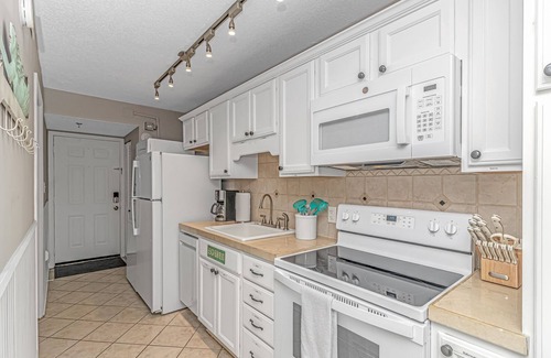 Crescent Beach Condo | 🌊 New Owner Special 🌊 Cozy Oceanfront 💙 2 Bed 2 Bath Condo Suite 💙 4th Floor