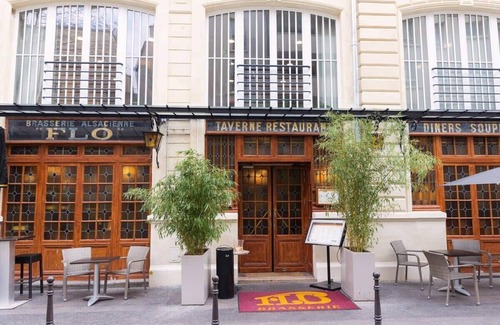 Quartier de la Porte-Saint-Denis Apartment | NEW Paradis - 2Bdrs Flat with AC, in the Heart of Paris