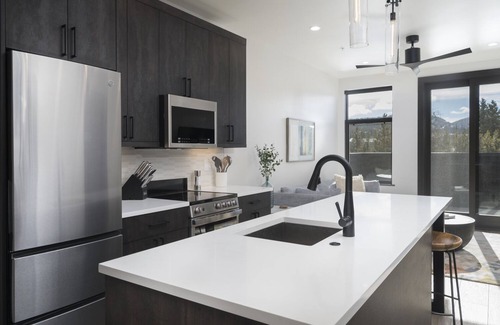 Breckenridge Condo | New! Park Ave Flat 15, Brand new Luxury Condo, Minutes to Everything!