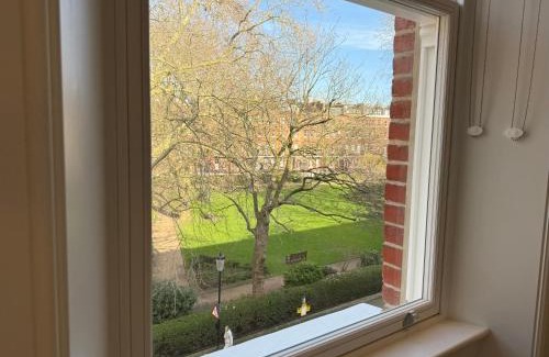 Earl's Court Apartment | NEW park view luxury apartment