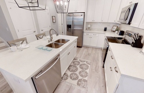 El Centro Beach House | NEW PCB HOUSE Close to Beach BBQ Grill, Neighborhood Pool, Free Golf Daily!