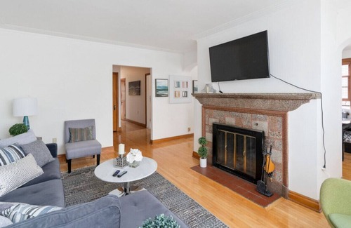 Plateau Mont Royal Condo | New Peaceful 3 Bedrooms unit/Free Parking