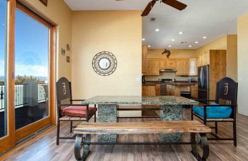 Cottonwood-Verde Village Villa | New Pebble Tech Pool & Manual timer on Spa, Red Rock Views @ 7J Ranch