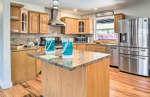 Pembroke Pines House | NEW! Pembroke Pines Place w/ Tiki Bar & Pool