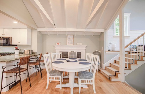 Scituate House | New! Perfect Beach Getaway-Sleeps 12, Dog Friendly, Short Walk to Egypt Beach