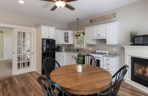 Intervale House | NEW! Pet friendly, cozy & spacious condo minutes to N. Conway, skiing & hiking