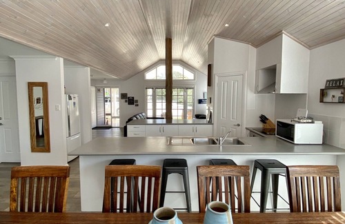 Dunsborough House | New Pet friendly home & very close to dog beaches & Old Dunsborough bay