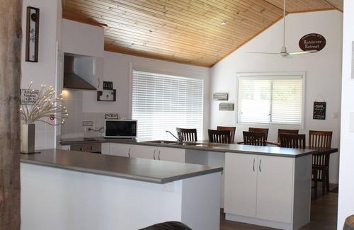 Dunsborough House | New Pet friendly home & very close to dog beaches & Old Dunsborough bay