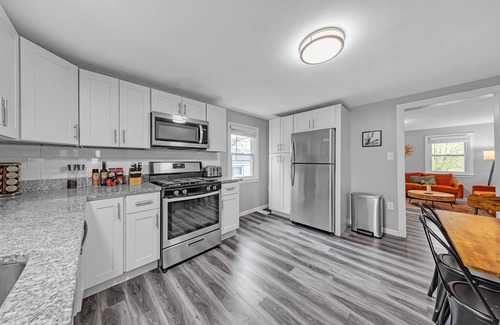 West Mifflin House | NEW! Pet-Friendly 4BR Near Kennywood & Pittsburgh