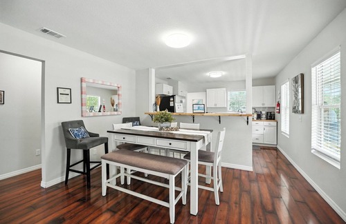 Vilano Beach House | New photos! Walk2Vilano Beach/King bed/dwntwn/pet/RV/Booat/Work trailer parking