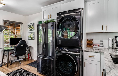 Piedmont Heights House | NEW Pine Lodge Atlanta Midtown Home | Private Outdoor Oasis | Games