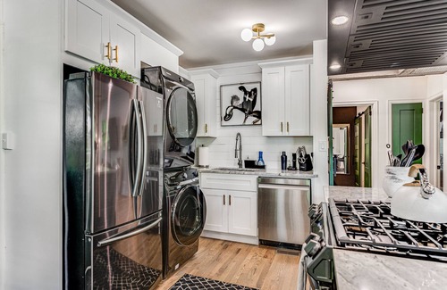 Piedmont Heights House | NEW Pine Lodge Atlanta Midtown Home | Private Outdoor Oasis | Games