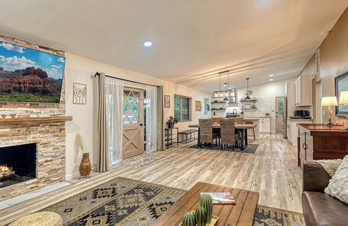 West Sedona House | New! Prime Location/Fireplace/Private Yard