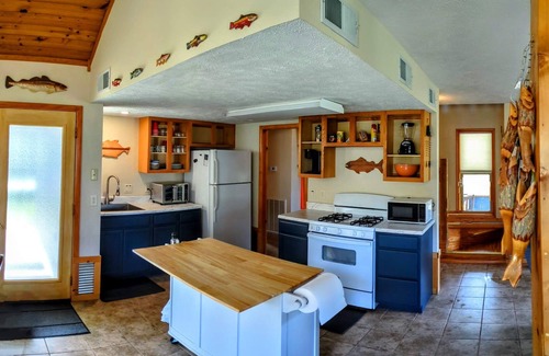 Mountain Home Cabin | NEW! Private Fishing Cabin on White River/Ozark Nat'l Forest/Public boat ramp! n