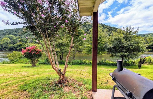 Mountain Home Cabin | NEW! Private Fishing Cabin on White River/Ozark Nat'l Forest/Public boat ramp! n
