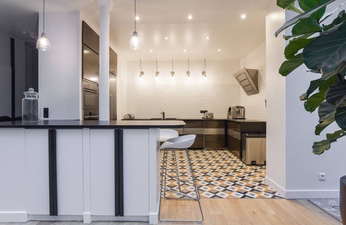 Saint Blaise Apartment | New! Private Pool Paradise: Modern 4BR/2BA Oasis in Paris.