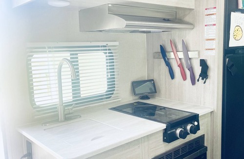 Paradise Valley Village House | New Private Travel Trailer on Nice property- Sleeps 6