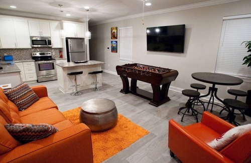 French Quarter Condo | NEW PROPERTY! 2 SEPARATE BEDROOM - 2 KING BED UNIT! GREAT LOCATION!
