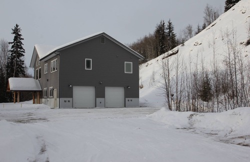 Badger House | New Property Fully ADA Accessible Sleeps 2 15 minutes from Downtown Fairbanks