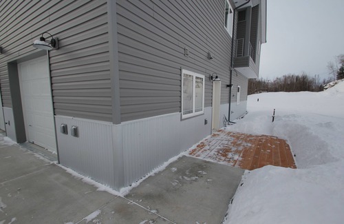 Badger House | New Property Fully ADA Accessible Sleeps 2 15 minutes from Downtown Fairbanks