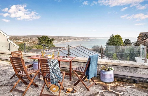 Newlyn House | *New Property* Indoor Swimming Pool, Sea Views and Great Location