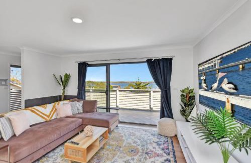 Sunshine House | New Property Seabreeze Bungalow - Lakeview Sunset Delight at Sunshine on Lake Macquarie
