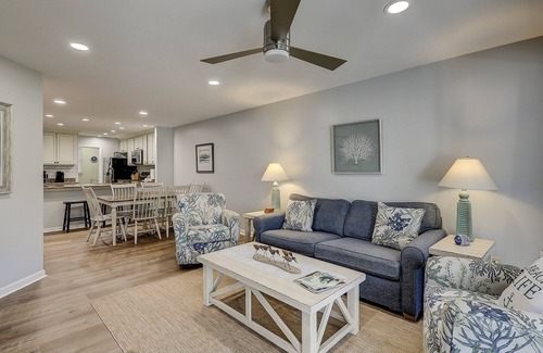 Shipyard Plantation Condo | New Property! Updated Luxury Golf View Condo Beach gear & bike rentals included