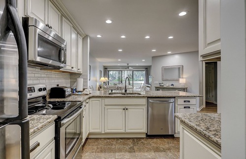 Shipyard Plantation Condo | New Property! Updated Luxury Golf View Condo Beach gear & bike rentals included
