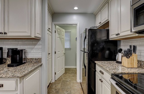 Shipyard Plantation Condo | New Property! Updated Luxury Golf View Condo Beach gear & bike rentals included