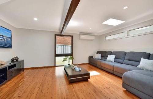 Brightwaters House | NEW PropertyBreezy Bayside Haven at Brightwaters