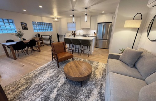 Seattle House | NEW ~ Queen Anne City Escape - 1 bed, 1.5 bath, dog friendly, 1 parking space