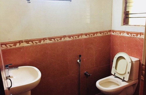 Shenoys Hotel | New Queens Residency