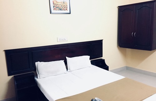 Shenoys Hotel | New Queens Residency