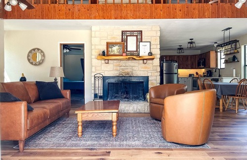 Leakey House | NEW - Quiet Country House in Leakey